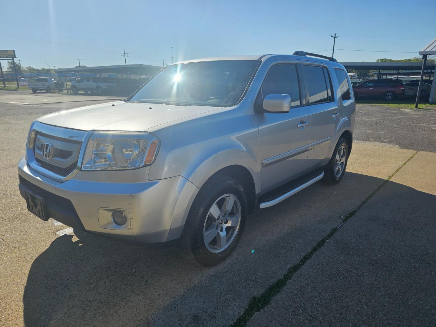 2011 SILVER Honda Pilot EX-L 2WD 5-Spd AT (5FNYF3H57BB) with an 3.5L V6 SOHC 24V engine, 5-Speed Automatic transmission, located at 533 S Seven Points BLVD, Seven Points, TX, 75143, (430) 255-4030, 32.313999, -96.209351 - Photo#0